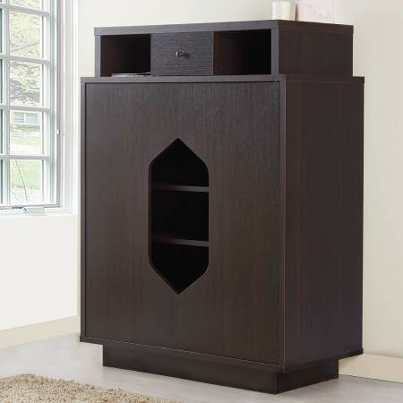 Le scarpiere presentano uno stile moderno e minimalista.